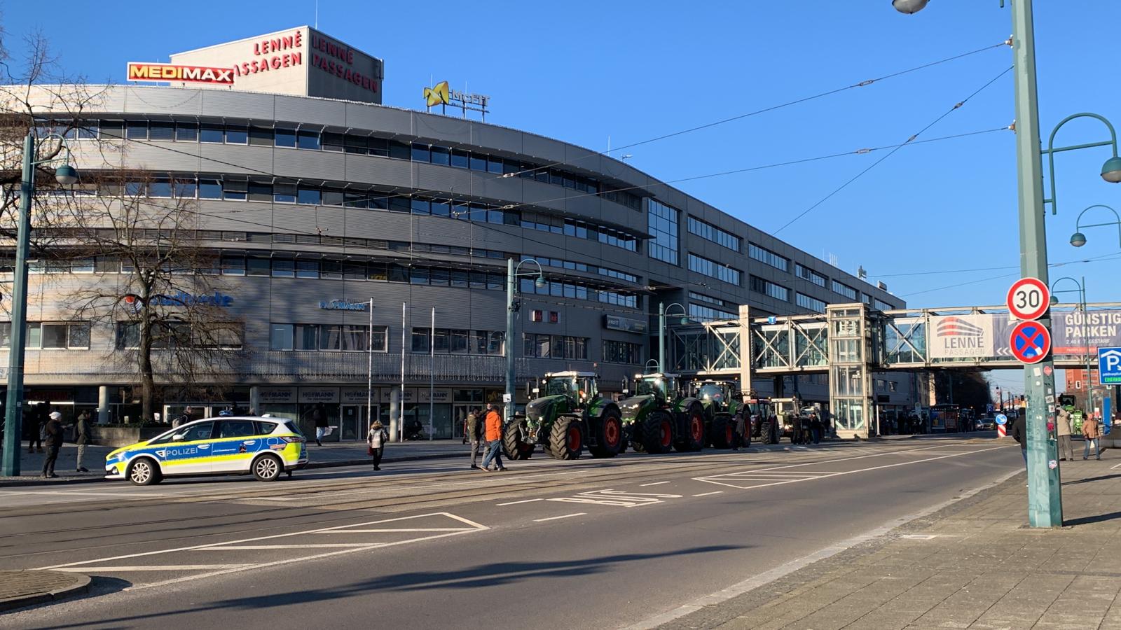 Niemieccy rolnicy zapowiadają blokadę mostu