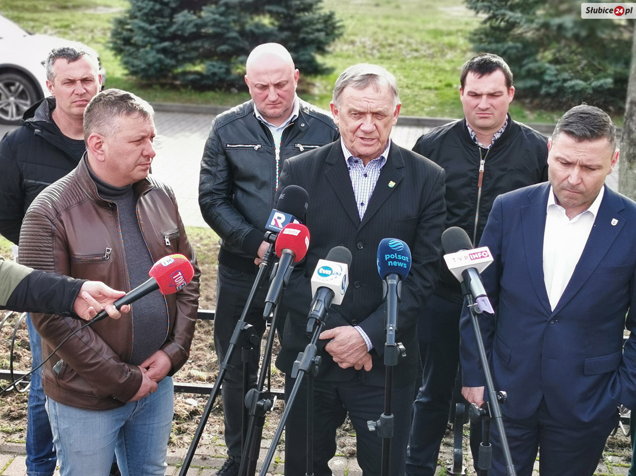 W. Serafin zapowiedział, że rolnicy czekają na propozycję polskiego rządu